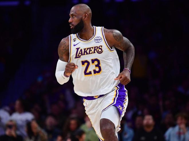 庫里大腿：詹姆斯從不干預湖人管理層！