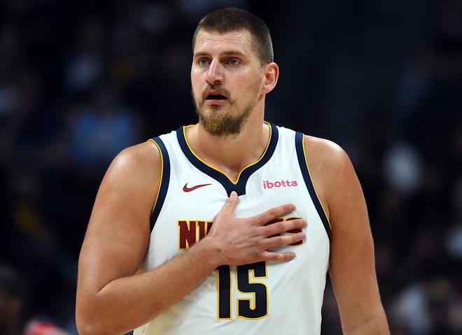 库里轰38+9记三分仍无缘今日最佳！对不起，你碰到暴走的约基奇了