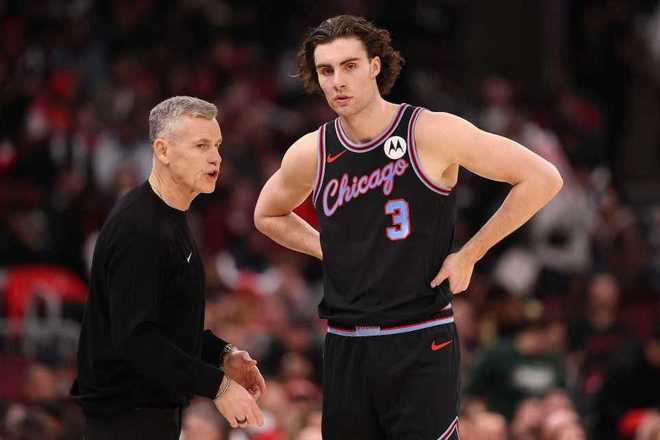 吉迪23+11+11公牛大胜骑士 米切尔空砍32分怀特25分