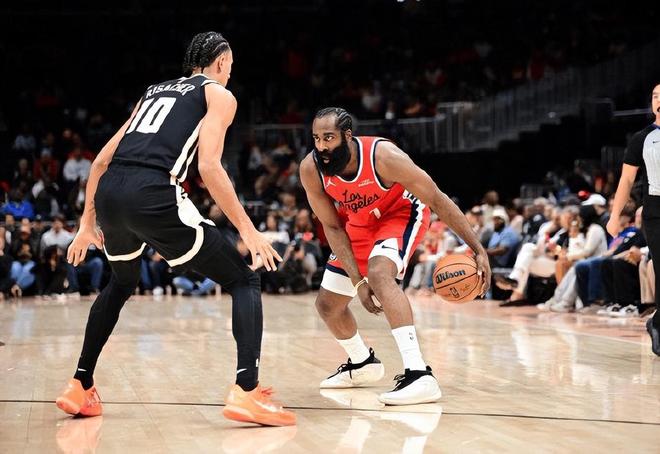 45分惨败!从冠军到跌落神坛,退步最快的队伍诞生!老大该离开了