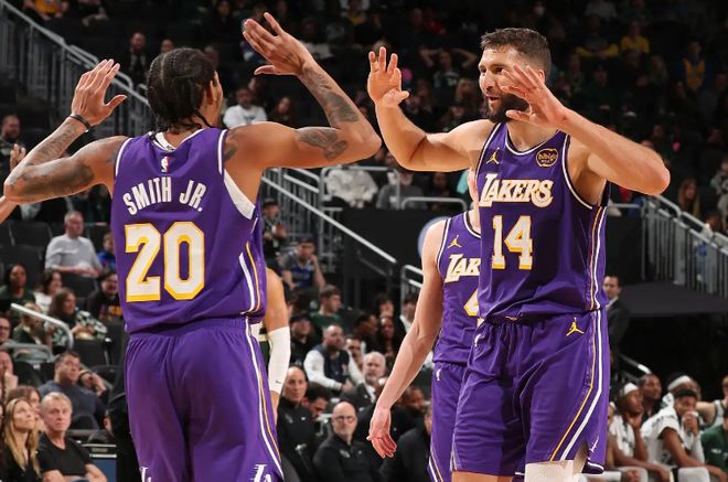 苗头有些不对!为什么湖人最近频繁让内线老将进入轮换阵容?