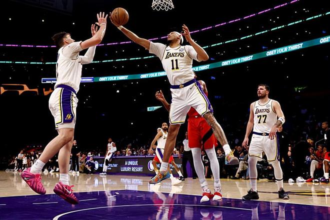 畢竟替補中鋒能力有限，湖人也可以試一試其他球員的場上效果？