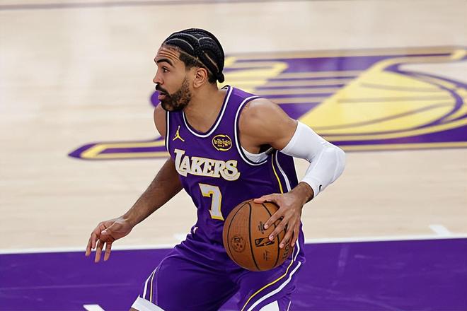 打了10几分钟唯一数据竟然是3次犯规,湖人竟然还不打算弃用他?