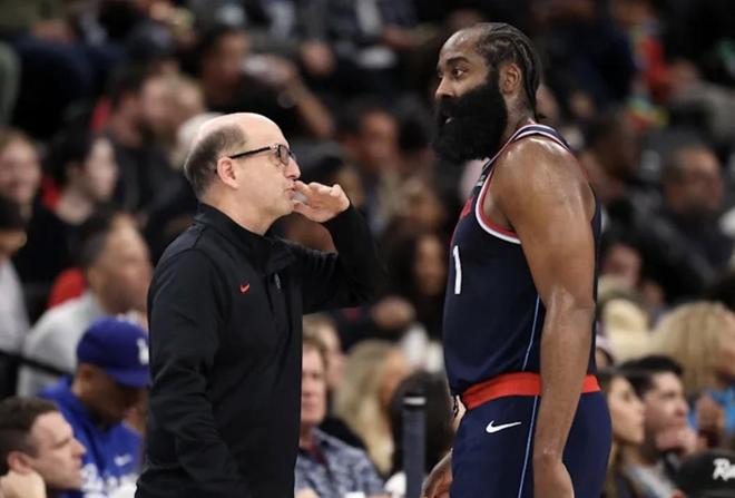 往更衣室塞紙條,哈登談小范甘迪:他有點“瘋”,也幫了我很多