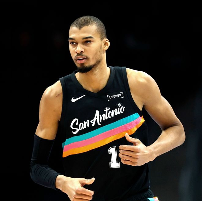 西部排名又亂了：馬刺爆冷輸球，快船坐收好禮，5隊排名互換