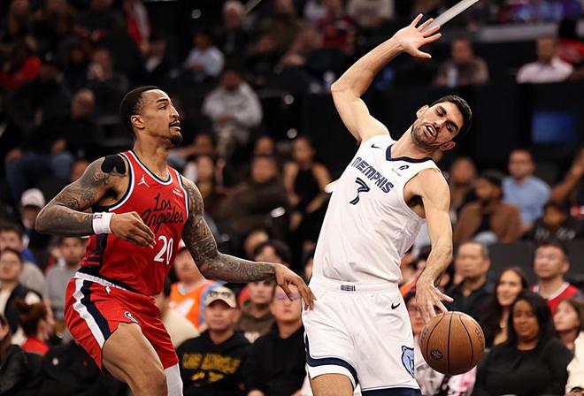 攻防两端的功能都非常有限!快船到底该如何安排锋线新援的角色?