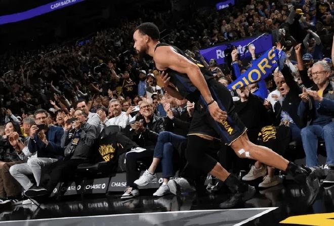 有点坏了!库里大腿股四头肌挫伤,最少缺席2周,战绩遭重大考验