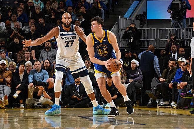 进攻效率下滑,防守也并不稳定,内线新星扛不起勇士的内线大旗?