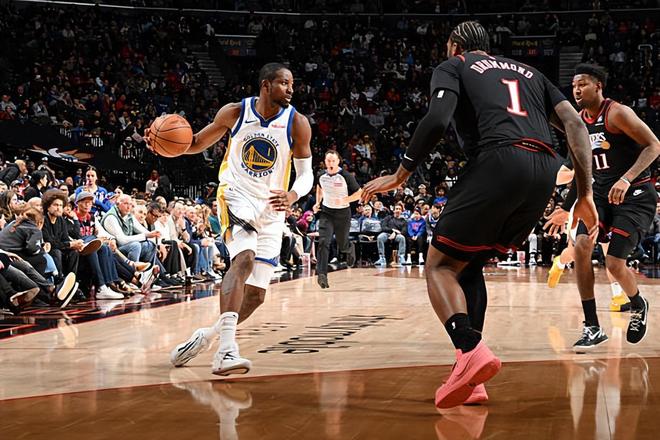 在场上简直是各种乱打，锋线新星是真的不想继续待在勇士了？...