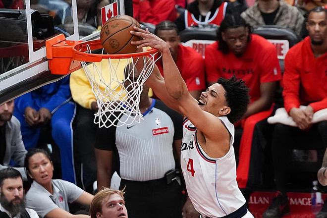 防守端的作用依然突出！快船鋒線新秀需要繼續(xù)這樣的強勢表現(xiàn)？