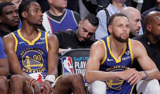 格林含沙射影？库明加遭降级替补+被动伤退，勇士更衣室矛盾激化...