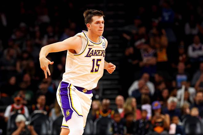 里夫斯开局状态火热,就下一份合同向湖人传递强硬信号