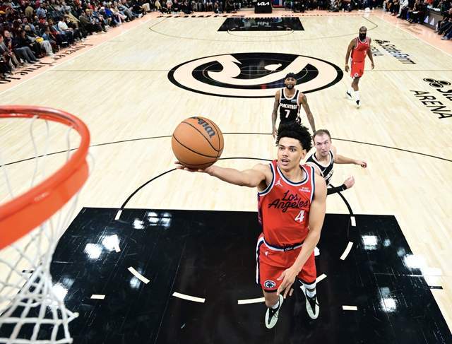 快船23分大胜,替补席终于露出笑容,哈登莱昂纳德首谈保罗离队