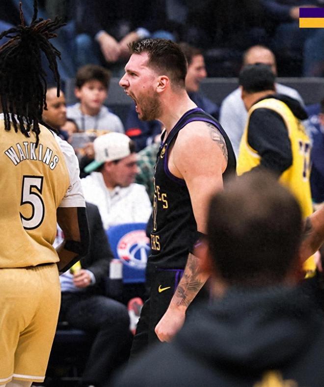 新时代得分王诞生!东契奇37+三双刷7纪录怒吼释放湖蜜:全球最强