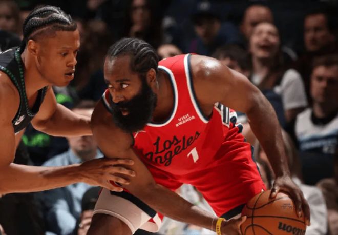 18分大逆轉(zhuǎn)！快船慘遭2連敗，哈登一戰(zhàn)創(chuàng)3大神跡，倫納德空砍20+3