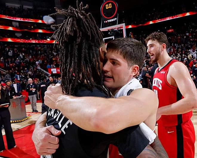 靠著一己之力扭轉(zhuǎn)了局面！火箭后場(chǎng)新星絕對(duì)值得更高的戰(zhàn)術(shù)地位？