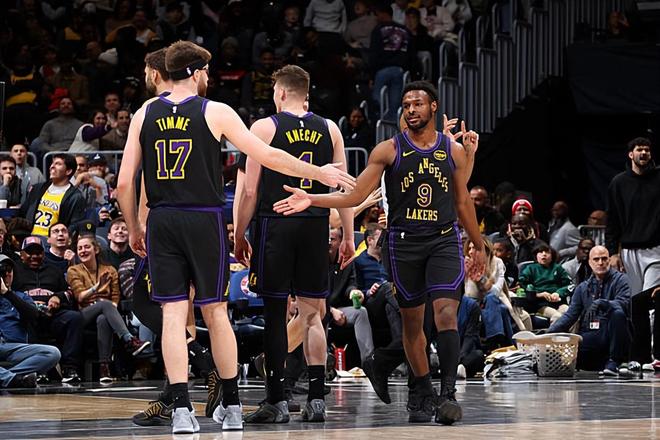 又能得分又能傳球，湖人替補內線新星在進攻端的功能非常全面？