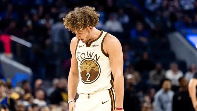 科尔终于不重用三少了!波杰库明加攻守崩盘狂丢分,穆迪速度太慢