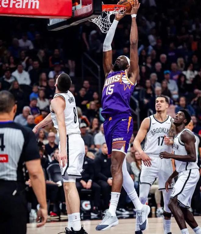 16中13砍27分，全隊(duì)最高！湖人謎一般的操作，成大笑話了