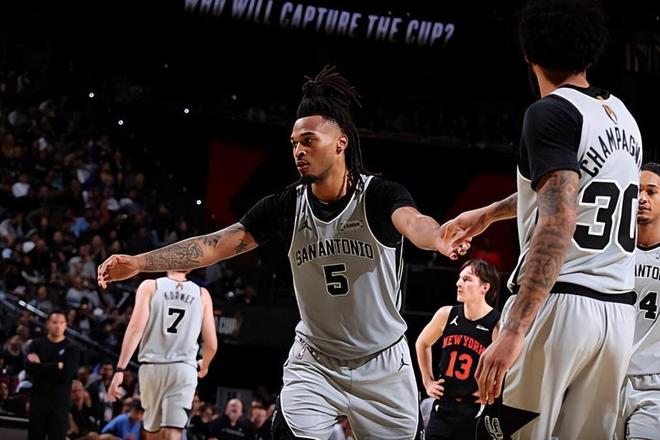 手感确实是不太理想,但马刺后场新星还是起到了各方面的作用?