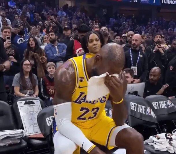 老詹回家，淚流滿面，傷感了！