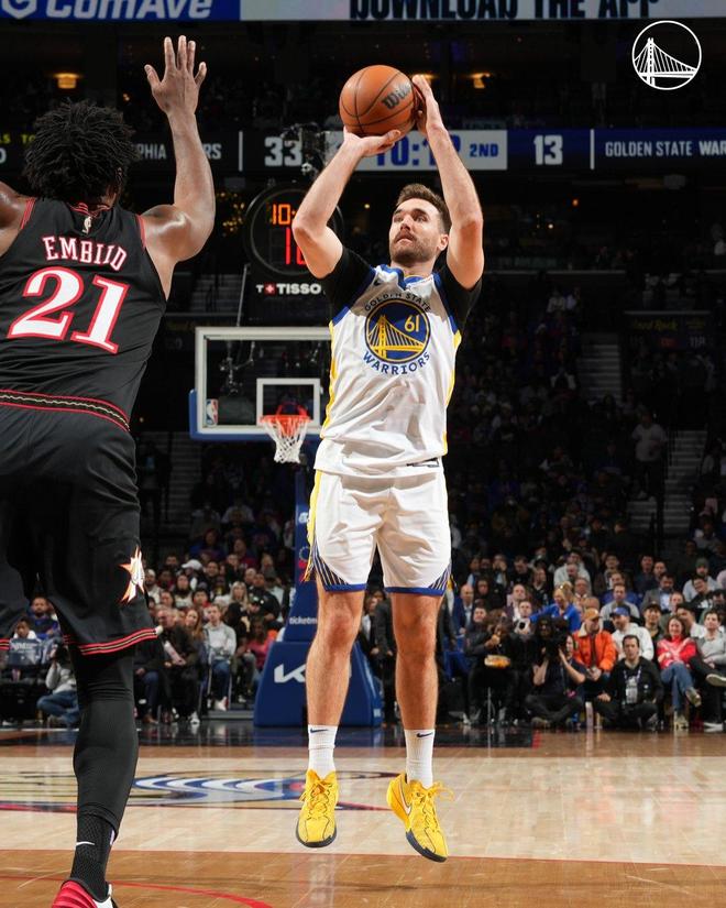 埃奇库姆绝杀,76人险胜勇士!库里缺战,马克西35+3创NBA第2神迹