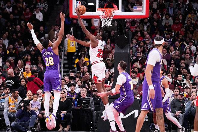 東契奇46+11 湖人129-118勝公牛