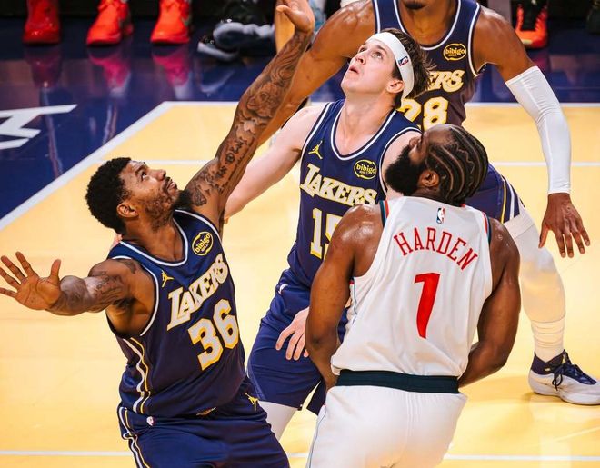 场均轰27分8助,表现越来越消极!NBA的劳模超巨,真想离开就直说