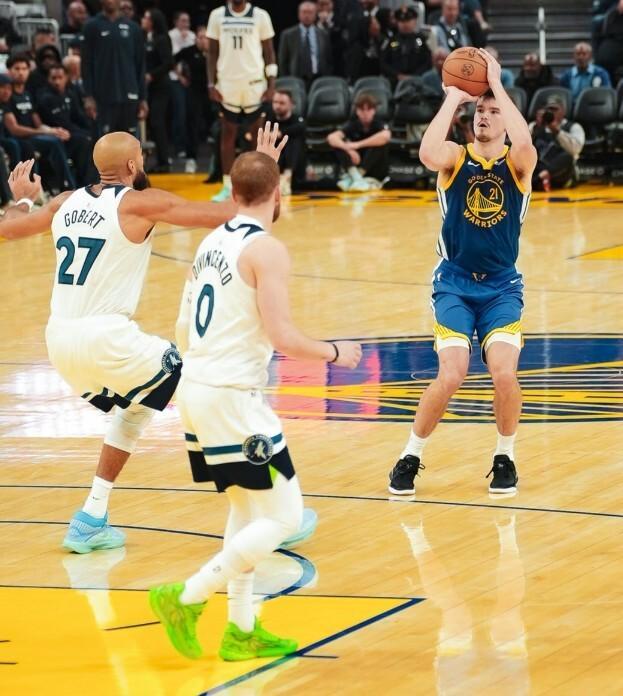 120-127!库里复出39分难救主,勇士不敌森林狼,2连胜遭终结