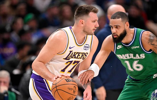 湖人過山車式的勝利，東詹領銜取勝四人組，獨行俠球迷反應太真實