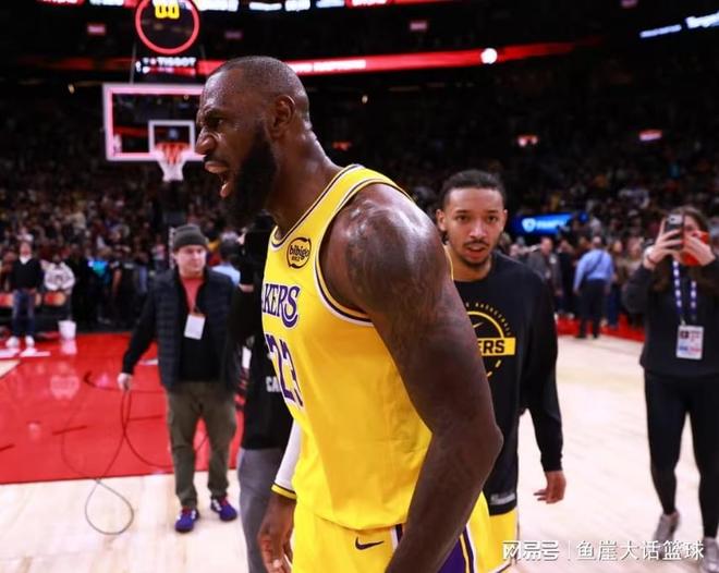 小里替老詹鸣不平,老詹因祸得福!美媒看低湖人,3点成胜负关键