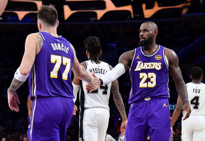 防守效率仅第21!湖人冲冠最大障碍曝光,26岁锋线悍将重回轮换?