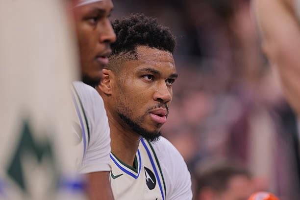 記者：雄鹿對(duì)圍繞字母哥組隊(duì)充滿信心，他們相信能提升排名...