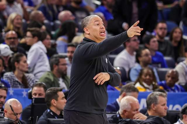 28分溃败！快船耻辱一战：哈登31+8无力回天，泰伦卢真该下课了