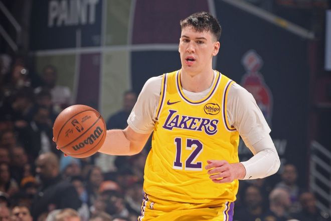 根本沒(méi)有擔(dān)任先發(fā)的能力，湖人卻對(duì)這位鋒線新星充滿了信任？