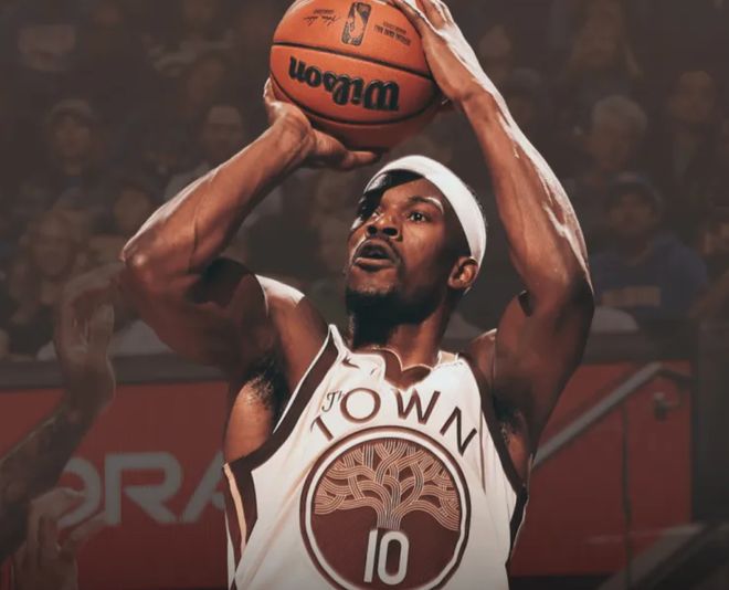 巴特勒关键时刻打出最佳模式，得分+带动队友，科尔别固执二人转...