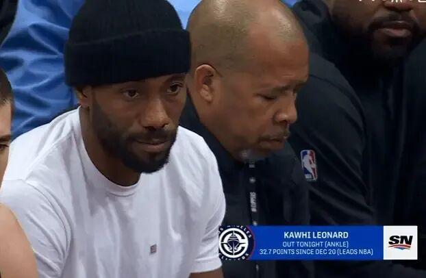 完了...小卡又傷了，提前結(jié)束客場(chǎng)回去治療！