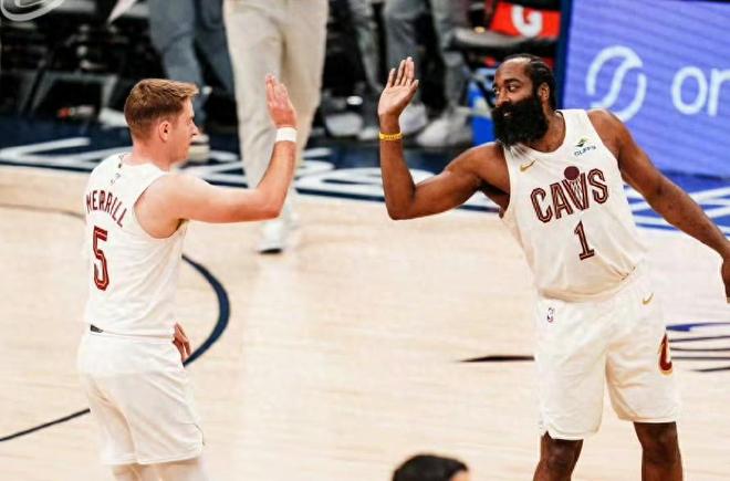 砍58+12！轰54+17，七年前你们还是死敌，如今却逆天改命要争冠了