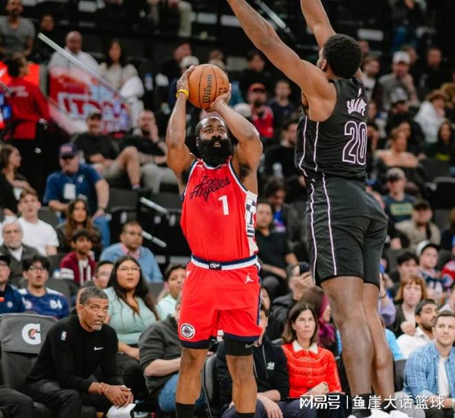 快船37分大勝！哈登19分10罰，勇士意中人11中3，小卡28+5創紀錄