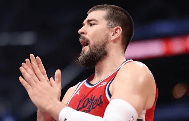 四連勝！倫納德33+4，哈登17中5，兩大超星爆發，祖巴茨別回來了