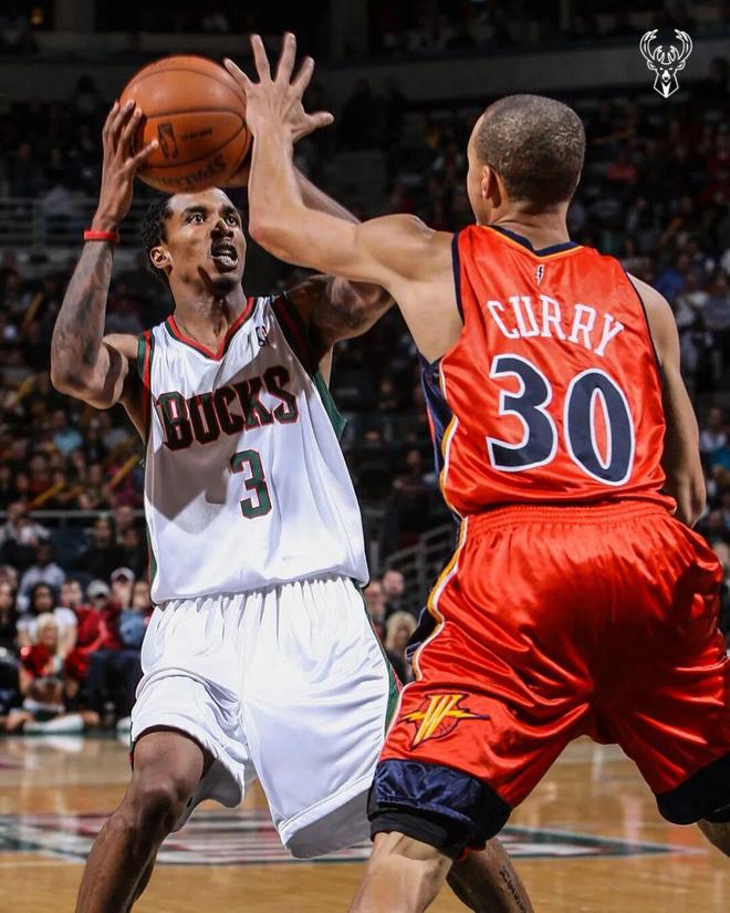 一年怒亏2个亿，库里和安德玛的“孽缘”