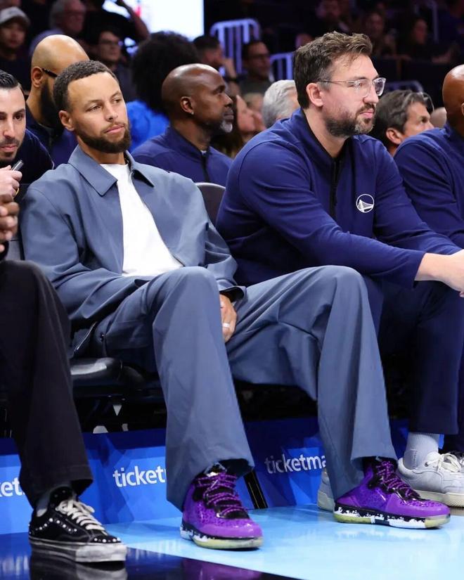 一年怒亏2个亿，库里和安德玛的“孽缘”