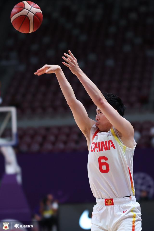 下半场复苏 程帅澎7投4中&三分5中2 得到12分1板