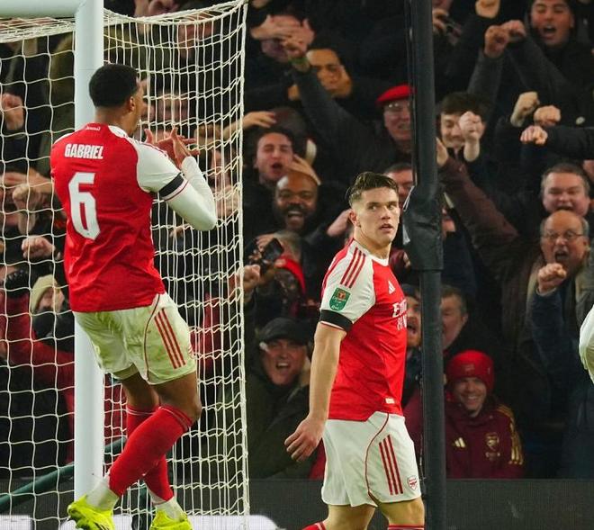 足坛一夜动态：皇马耻辱性输球，拜仁刷爆德甲纪录，枪手3-2蓝军