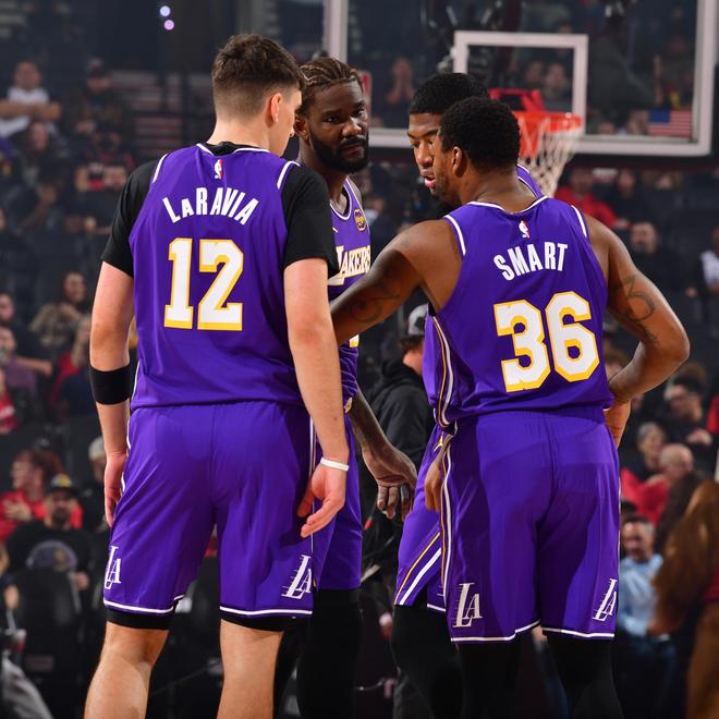 残阵湖人掀翻开拓者4连胜 艾顿29+10杨瀚森DNP