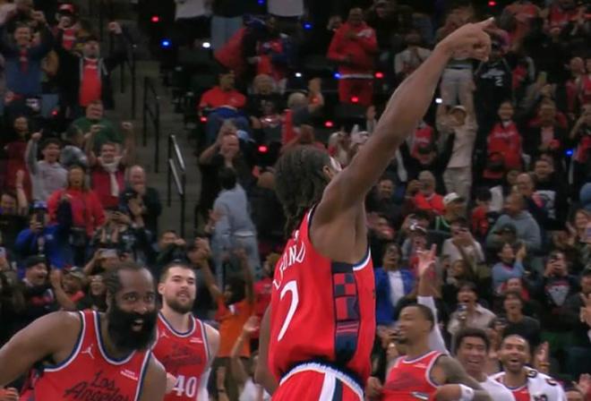 搞笑登，伦纳德绝杀成功时哈登露出鬼魅笑容