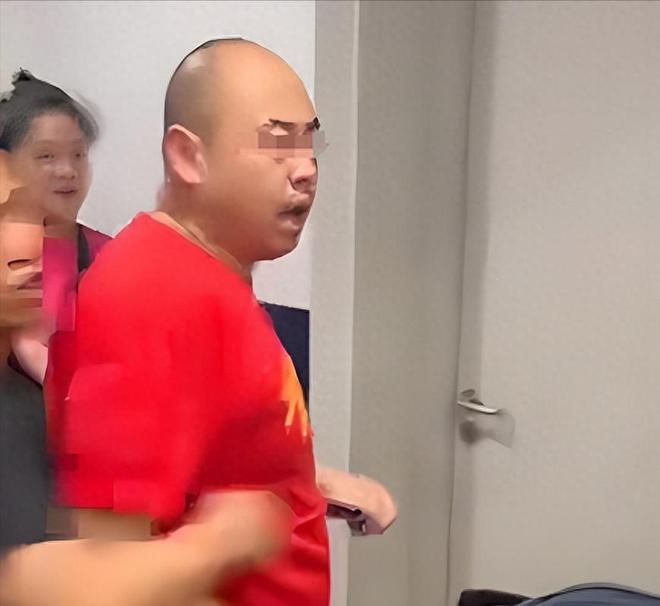 细节曝光！广厦队输球后，球迷扇耳光踹记者，毁证据，身份不简单