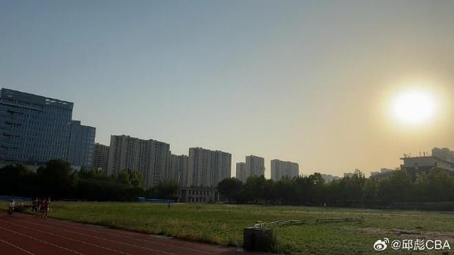 邱彪晒山东队晨练照：520从心开始 从心出发 成人成才