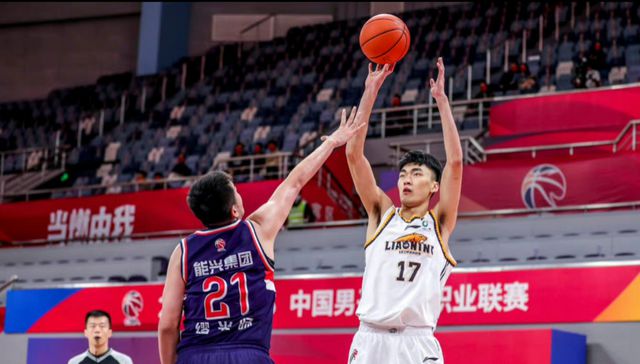 CBA最新消息！辽宁续约刘雁宇，田宇翔离开北京，杜锋留在广东