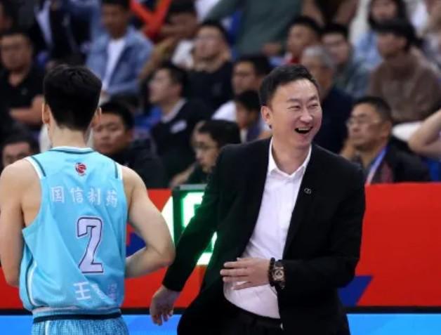 刘维伟：杨瀚森必须出去，这对于中国男篮的未来是值得的